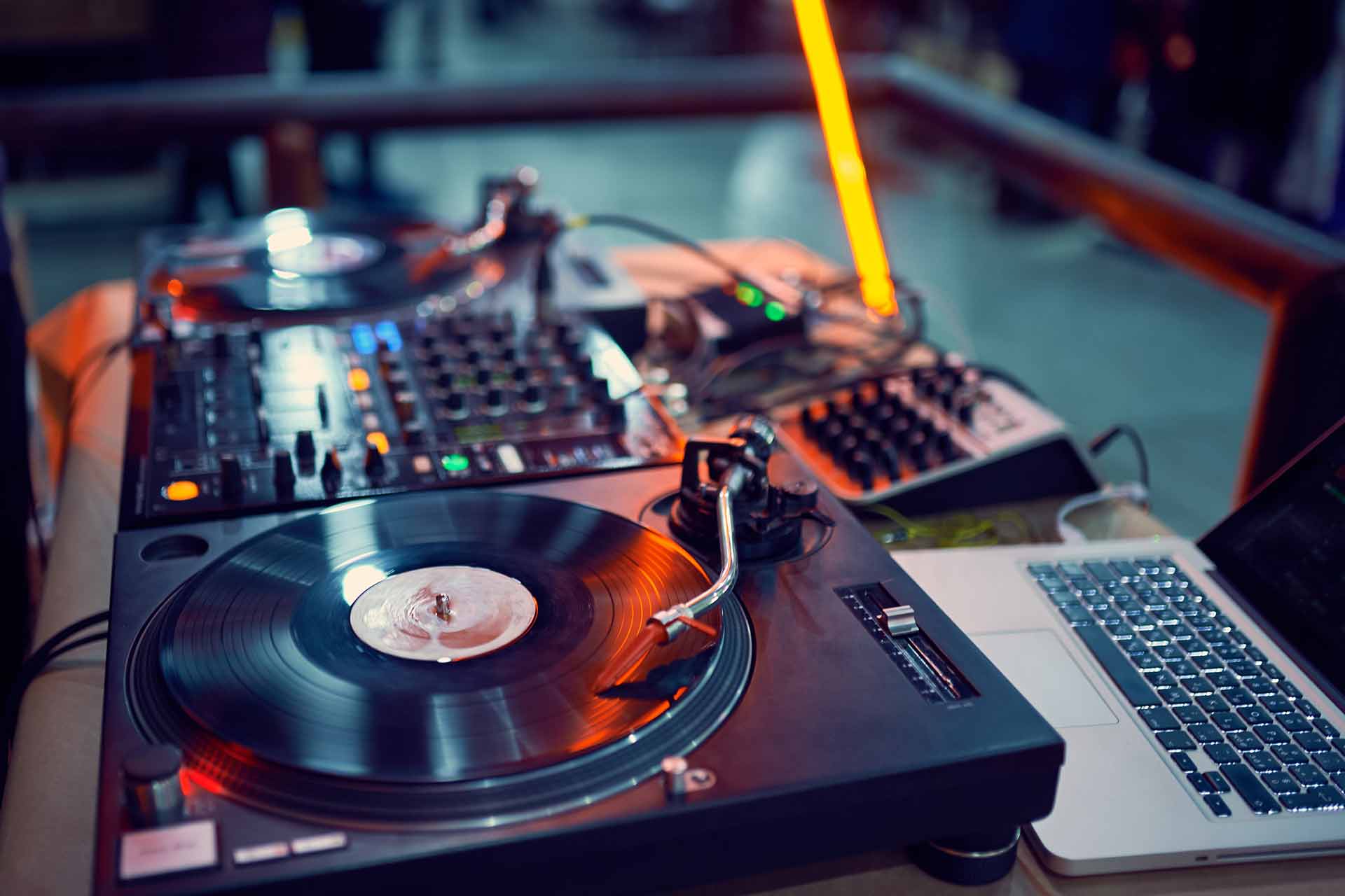 Pioneer DJ releases XDJ-XZ-W